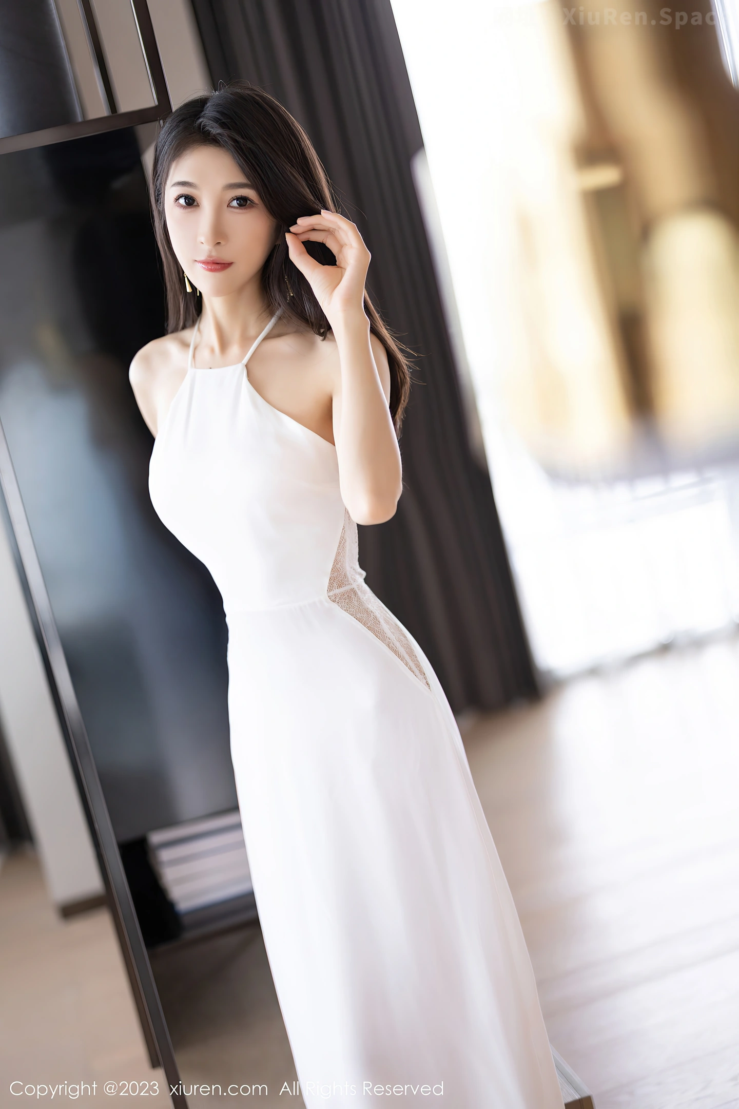 图片[3]-[XiuRen秀人网]2023.05.29 VOL.6817 林乐一 白色透视裸背礼服裙与灰色情趣内衣性感私房写真集-秀人网官方网站